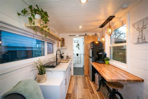 Tiny House Giant Journey: Female-Driven Alternative Living & Travel Blog