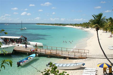 File:Dominicana-Isla Catalina2.jpg