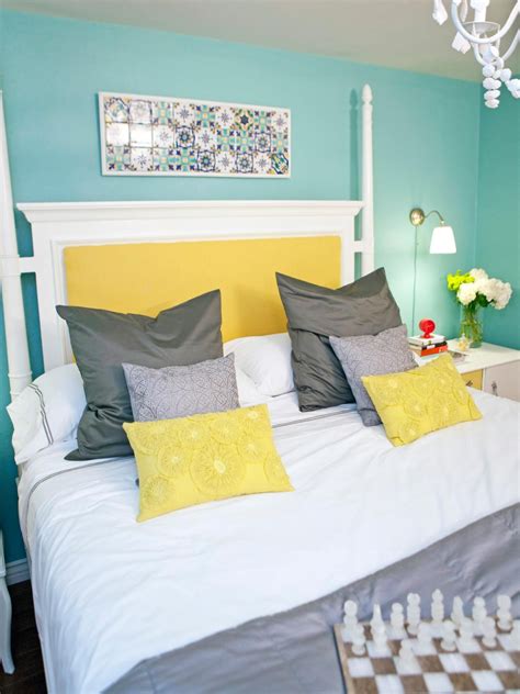 Blue Bedroom With White Four-Poster Bed | Yellow bedroom decor, Bedroom color combination ...