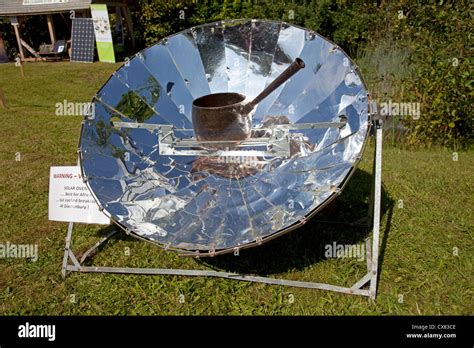 Solar parabolic reflector hi-res stock photography and images - Alamy