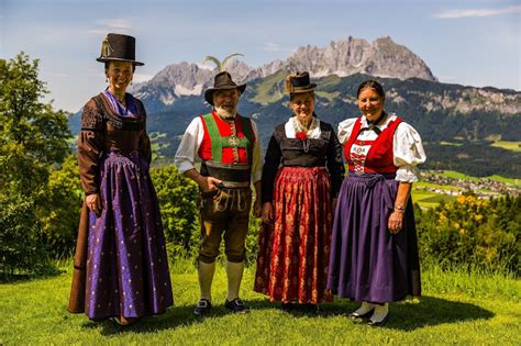 FolkCostume&Embroidery: Costumes of Tyrol