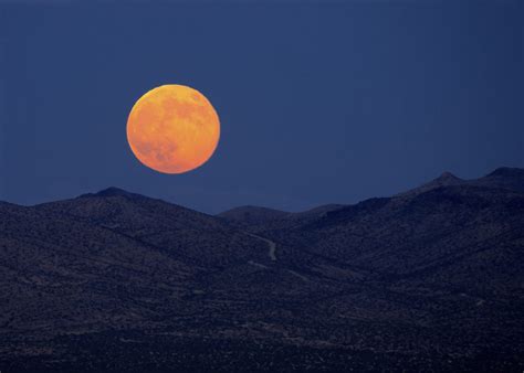 We Are about to Witness the Biggest Supermoon Since 1948