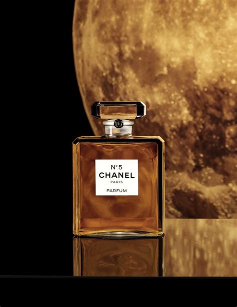 Chanel No5 Holiday 2020 Campaign (Chanel Fragrances & Beauty)