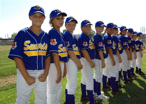 Little Leaguers Honor Air Force Reservists > 940th Air Refueling Wing ...