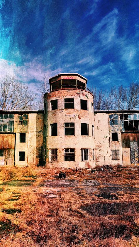 Abandoned Airport in the south of Berlin, shot by me for Fotostrasse.com [oc] [1680 × 2976] : r ...