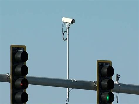 Can you tell the difference from a red light camera and a traffic monitoring camera ...