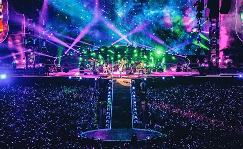 Coldplay at WEMBLEY A HEAD FULL of DREAMS | Concert lights, Wembley, Coldplay