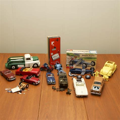 Vintage Plastic Model Car Group Circa 1950s | EBTH