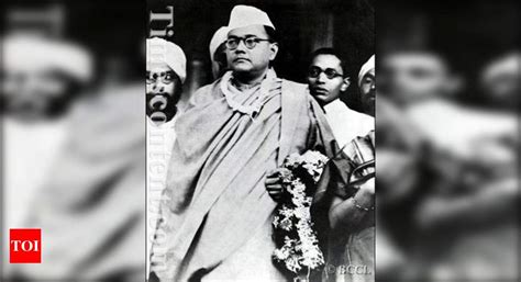 Gumnami Baba’s pics add twist to Netaji plane crash debate | Lucknow News - Times of India