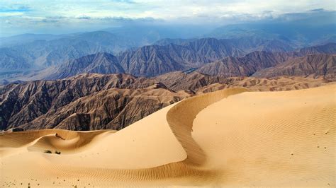 Cerro Blanco sand dune near Nasca or Nazca town, Sechura Desert, Peru ...