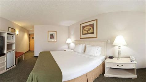 Discount Coupon for Holiday Inn Express Fremont in Fremont, Nebraska - Save Money!