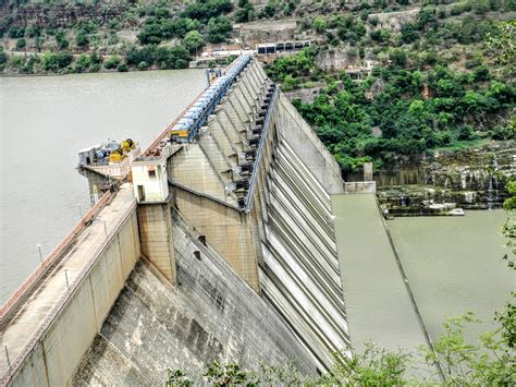 Rajamass: Srisailam Dam - History, Technical Details and Rare Photos