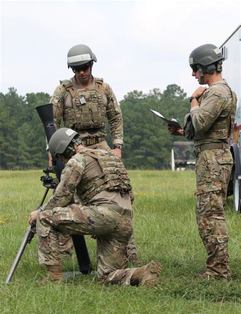 DVIDS - Images - Special Forces Weapons Sergeant Candidates Fire Mortars [Image 5 of 23]