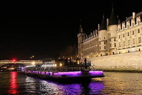 Bateau Mouche, Paris and a Seine River cruise