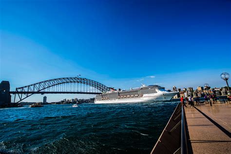 DSC00302 | Sydney Harbour/Cruise Ship | Damir Govorcin | Flickr