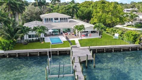 This luxe home on Miami’s Billionaire Bunker is up for sale and peeking ...