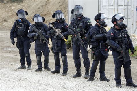 French GIGN (SWAT) live shooting demonstration in Paris