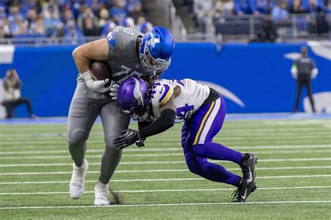 Lions Jokingly Post Dan Skipper 'Eligible Receiver Highlights' as ...