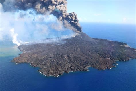 The island of Nishinoshima continues its activity.The uninhabited ...