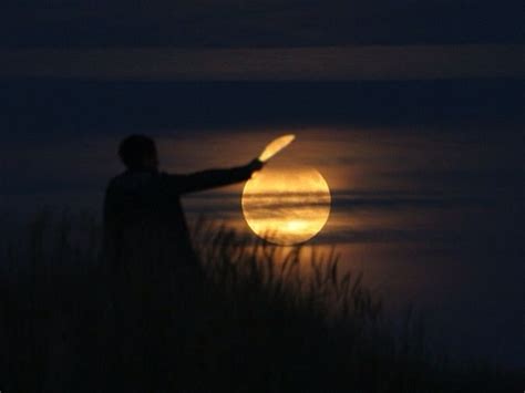 Creative | Illusion photography, Moon photography, Shoot the moon