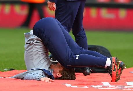 Scott Parker Tottenham Hotspur Stretches During Editorial Stock Photo - Stock Image | Shutterstock