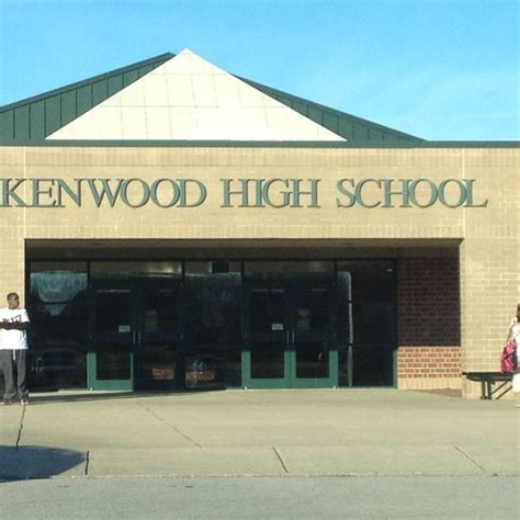 Photos at Kenwood High School - Kenwood - 135 visitors