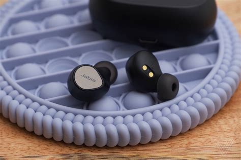 Jabra Elite 7 Pro review: something’s missing - The Verge