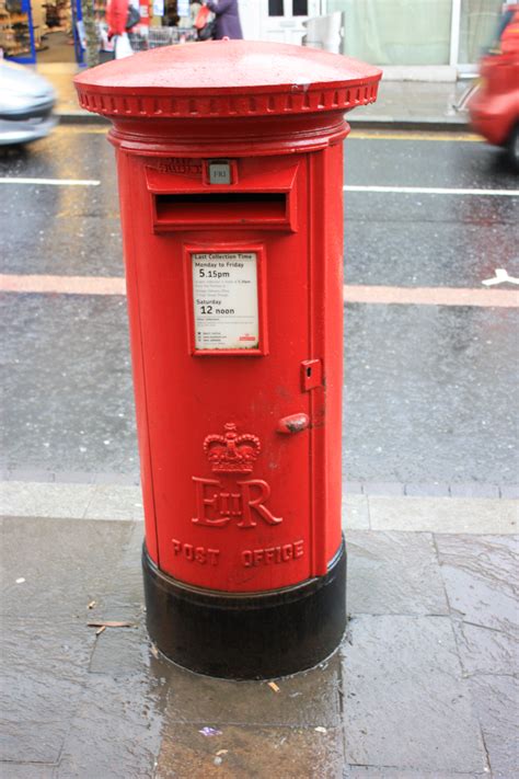 File:Post Box, Omagh, January 2010.JPG - Wikimedia Commons