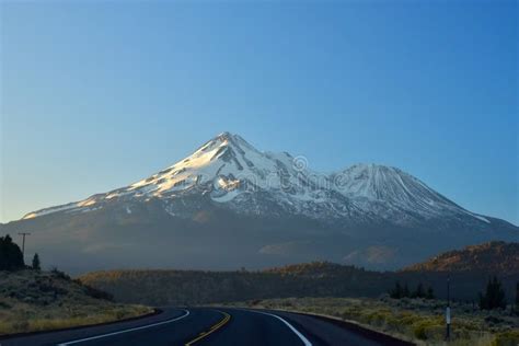 Mount Shasta volcano stock photo. Image of shasta, california - 118252136