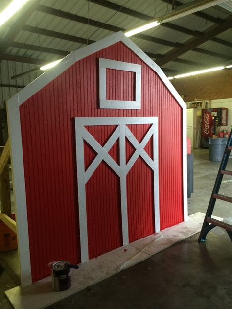 cardboard barn - Google Search | Barnyard theme, Farm theme, Farm themed birthday party