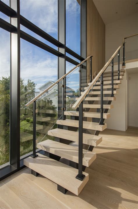 Modern Cable and Glass Staircase Railing Montauk, NY - Keuka Studios