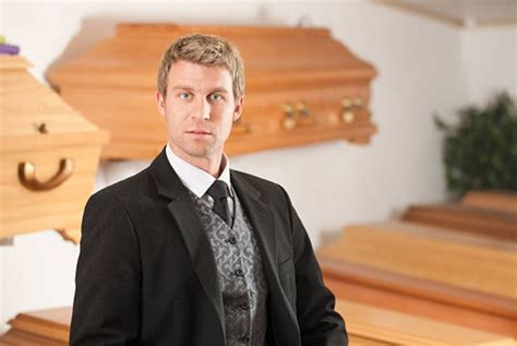 Top 10 Mortician Schools Online (Mortuary Programs) - SchoolRack