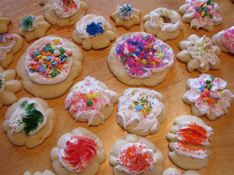 Ashleigh's Kitchen: Decorating Cookies with the Kids