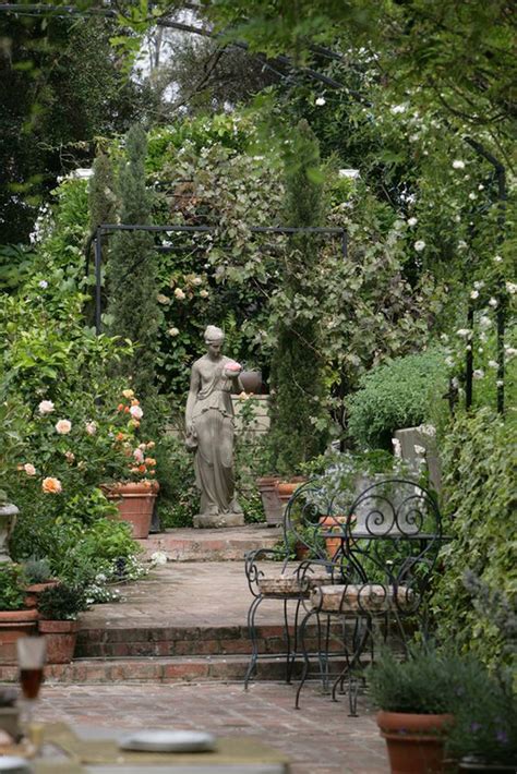 35 Beautiful Romantic Garden Ideas That Make Will Love