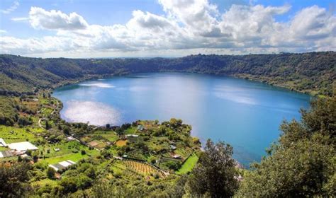 Lake Nemi and its Wild Berry | ITALY Magazine