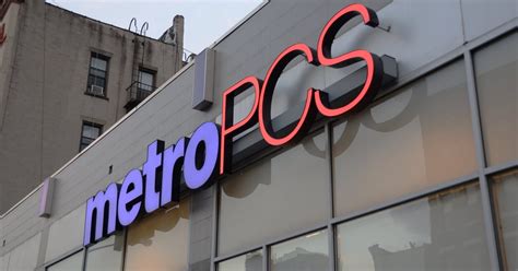 MetroPCS discounts new lines and offers free phones - CNET