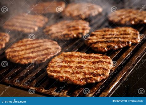 Round Hamburger Patties Cooked on the Barbeque Grill. Stock Image - Image of grill, steak: 283951915