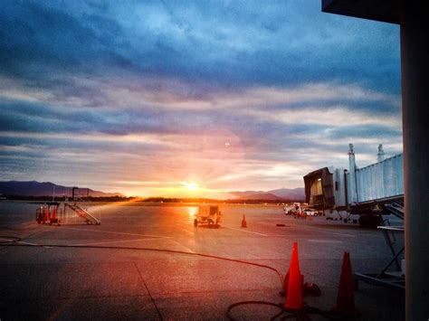 Sunset at the Roanoke-Blacksburg Regional Airport | Scenic destinations, Scenic, Blue ridge ...