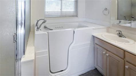 Pros and Cons of Walk-In Bathtubs: Are They Worth It? | Angi