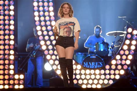 Maren Morris Gives Fun-Loving Performance of 'Rich' at 2018 ACMs