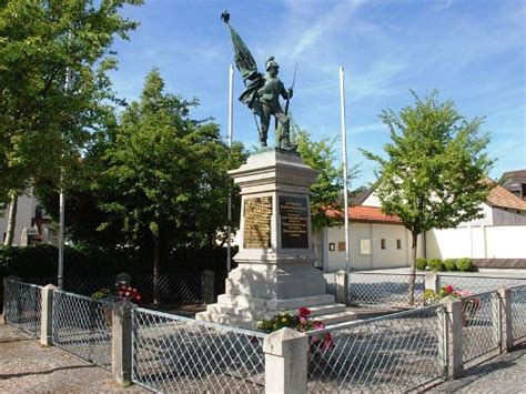 War Memorial Aschheim - Aschheim - TracesOfWar.com