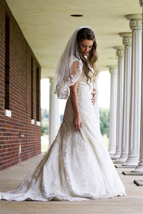 Jill Duggar Dillard's wedding gown | Dillards wedding dresses, Pretty wedding dresses, Wedding ...