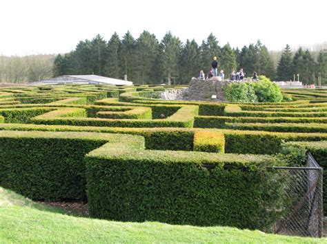 Leeds Castle maze © Nick Smith cc-by-sa/2.0 :: Geograph Britain and Ireland