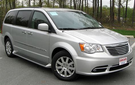 Chrysler Voyager V Restyling 2011 - 2015 Minivan :: OUTSTANDING CARS