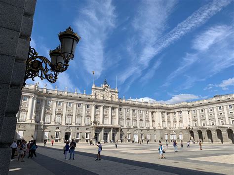 Royal Palace of Madrid | Location, Getting There