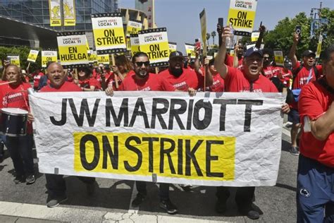 In photos: Hotel workers on strike in Los Angeles - All Photos - UPI.com