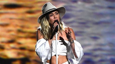 Miley Cyrus Cries While Performing 'Malibu' at Billboard Music Awards | Entertainment Tonight