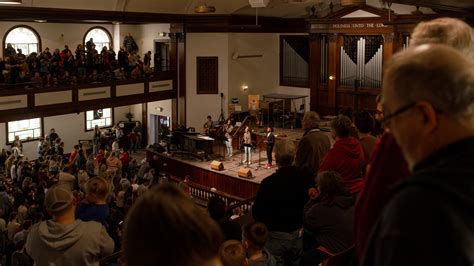 Christian Revival Draws Thousands to Kentucky Town - The New York Times