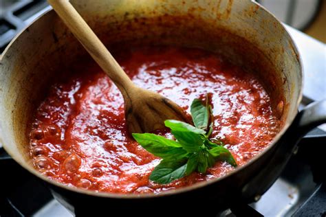 How To Make Homemade Spaghetti Sauce With Fresh Garden Tomatoes ...