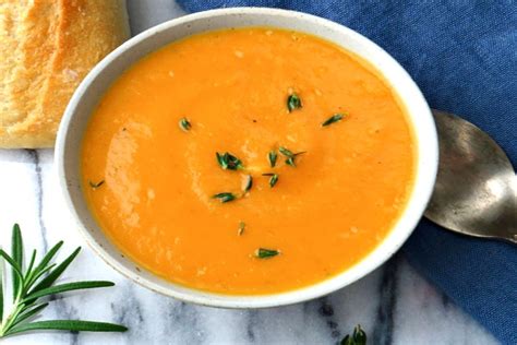 Curried Carrot and Parsnip Soup [Vegan] | Parsnip soup, Carrot and parsnip soup, Parsnips